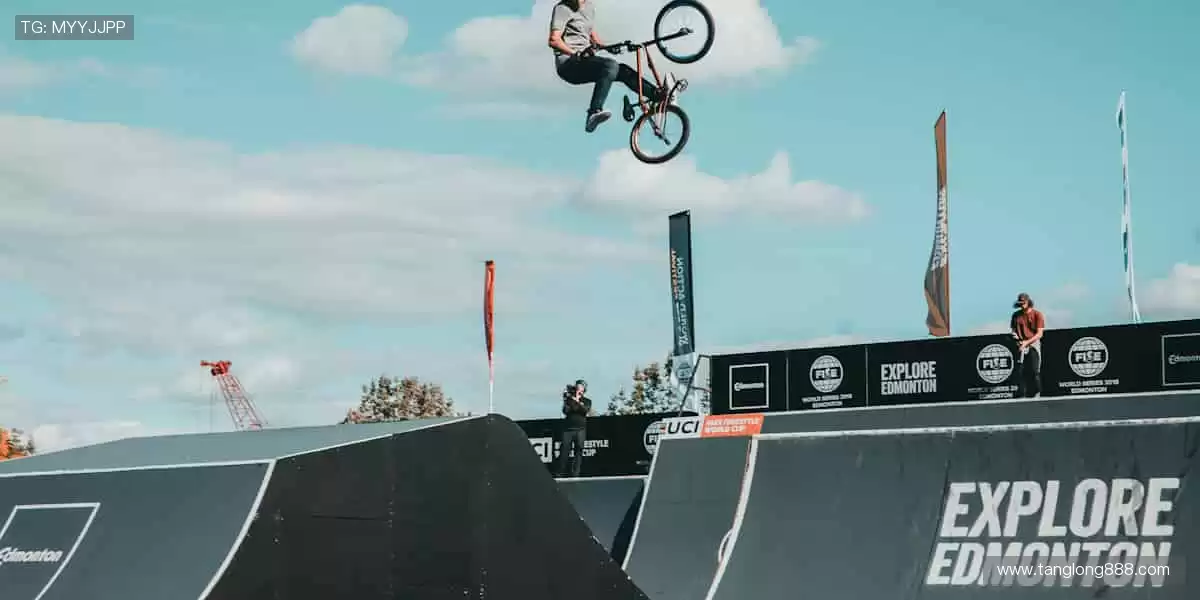 ⚽ 全球赛事盛宴，每一脚都点燃热血！🔥